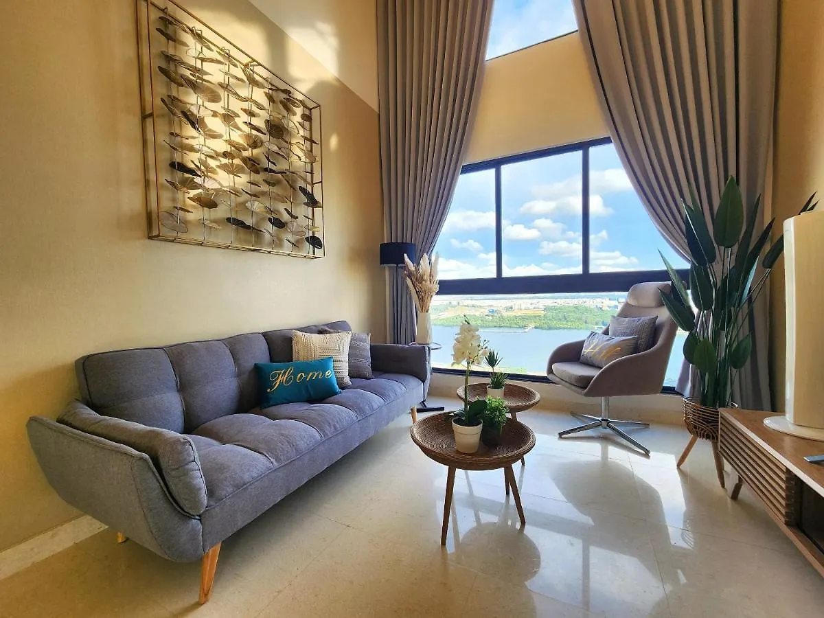 Loft Suite Seaview Near Johor Bahru Custom 7 Pax