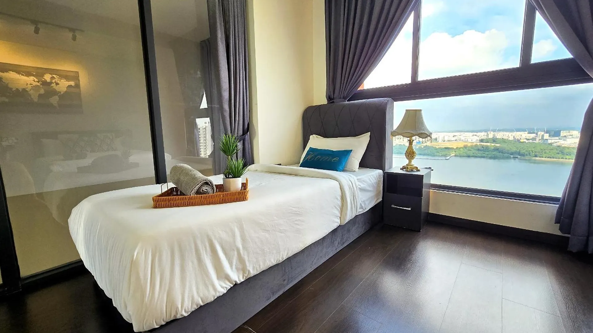 Daire Loft Suite Seaview Near Johor Bahru Custom 7 Pax